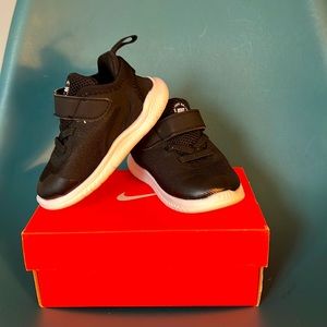 Nile Free Run Tennis Shoes, Toddler Sz5.5